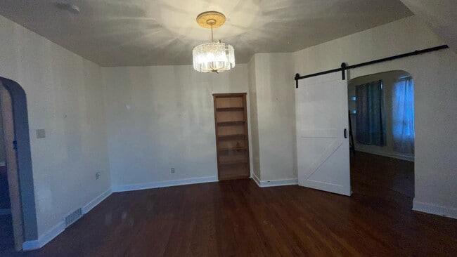 Building Photo - 409 N 5th St