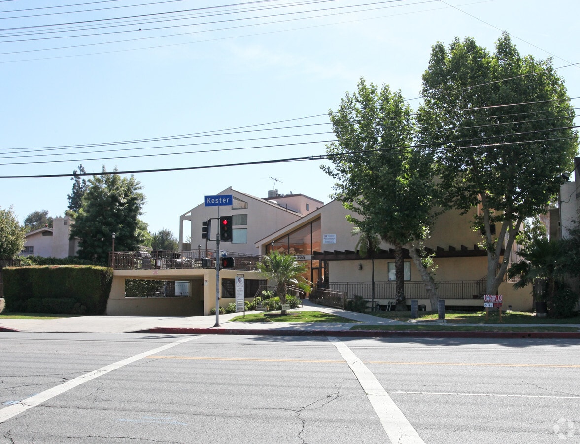 4770 Kester Ave - 4770 Kester Ave