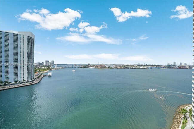 Building Photo - 888 Brickell Key Dr Unit 1912 Rental
