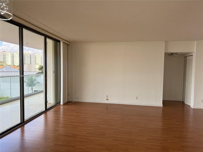Photo - 19707 Turnberry Way Unit 5C