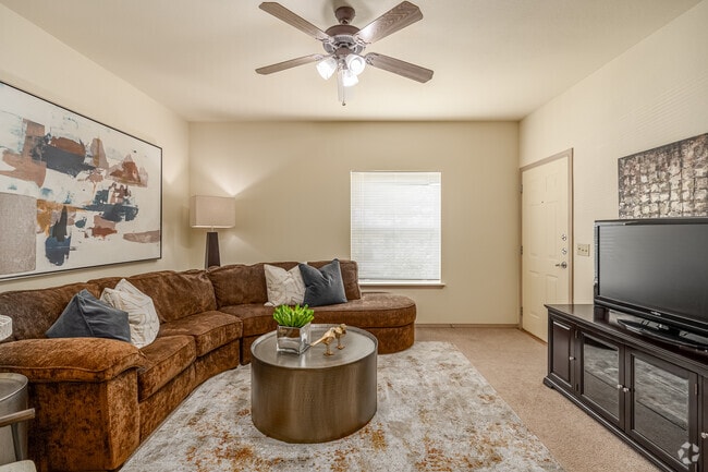 2BR, 1BA - 889SF - Living Room