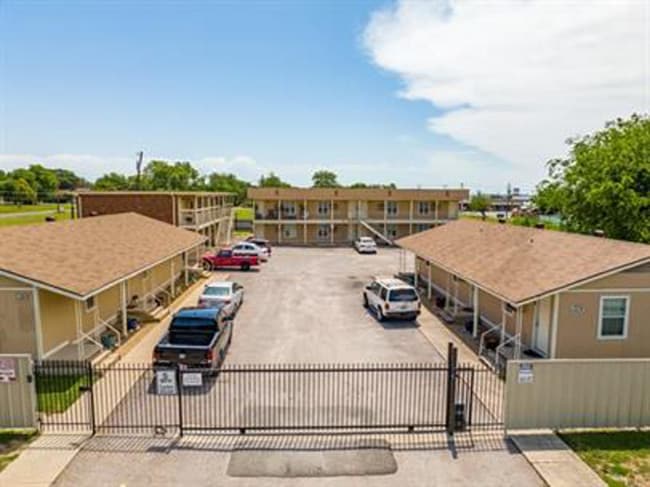 Building Photo - 1206 Bundrant Dr Unit 9 Rental