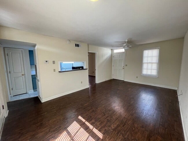 Photo - 106 Planters Row Unit A