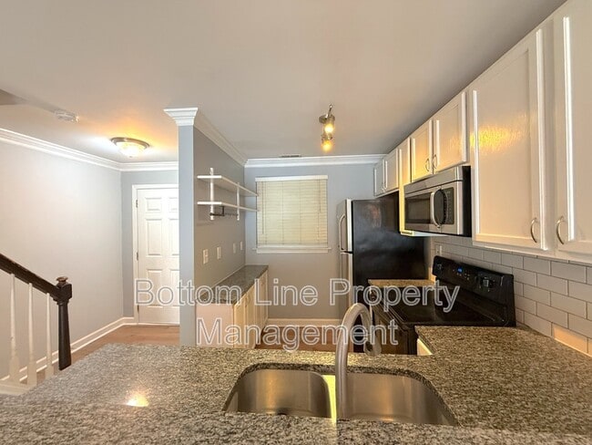 Photo - 1218 Green Oaks Ln Unit J
