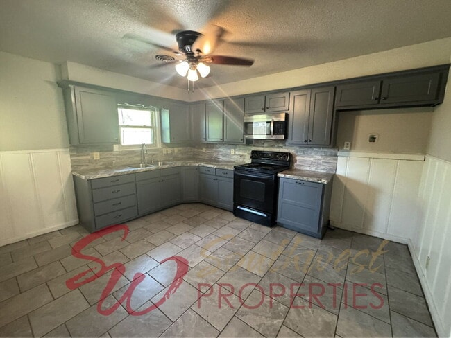 Photo - Large 3 bedroom 1 bath close to everything!