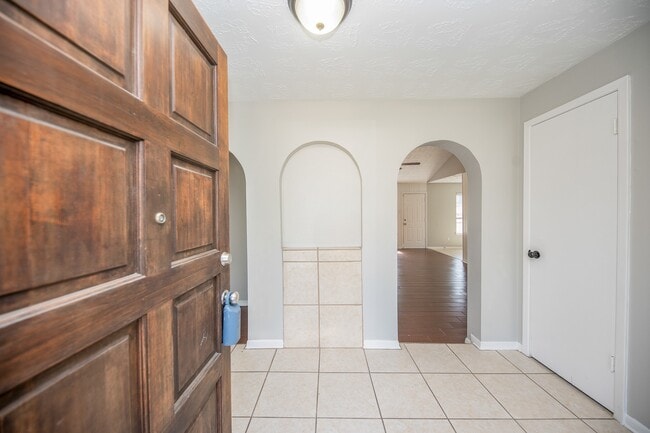 Photo - 6835 Castleview Ln