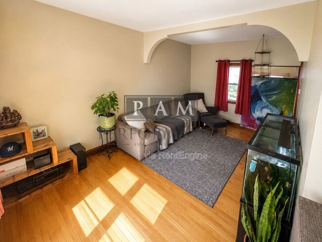 Photo - 2442 N Bremen St