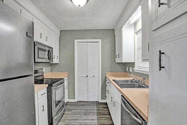 Photo - 4615 Sherbrook Dr