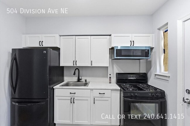 Photo - 504 Division Ave NE
