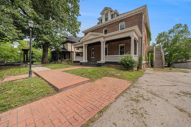 Front yard - 3611 Jackson St