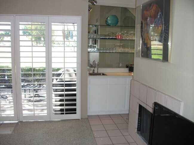 107 Racquet Club Dr N