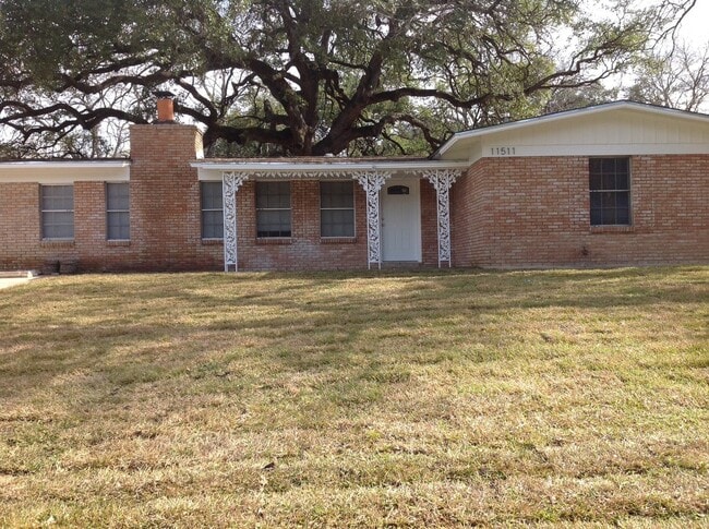 Building Photo - Gorgeous Remodel - North Austin Home!