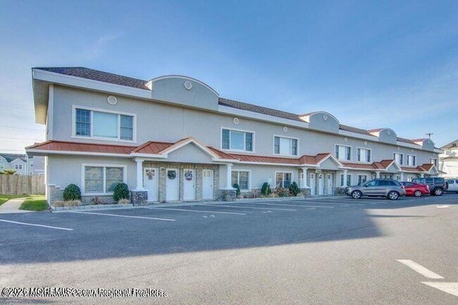 Building Photo - 1488 Ocean Ave Unit 5