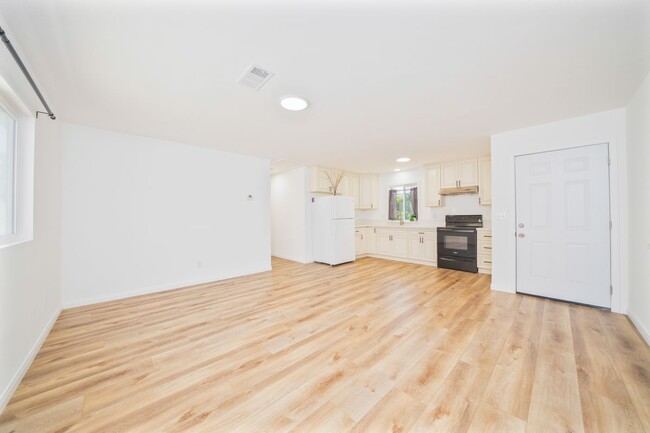 Photo - 349 E Newman Ave Unidad B