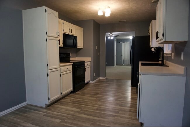 Photo - 246 Compton Pl