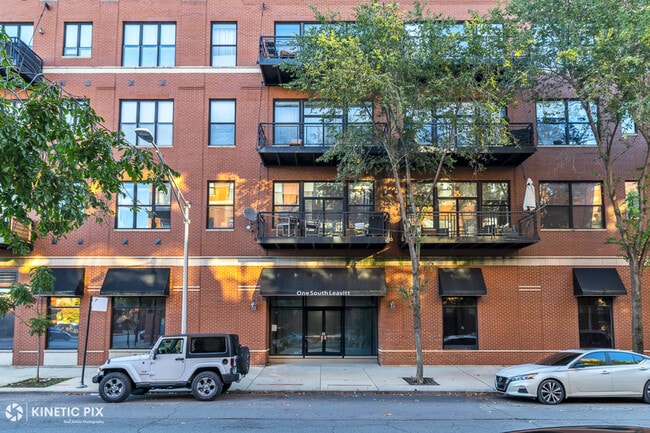 Photo - 1 S Leavitt St Unidad 209