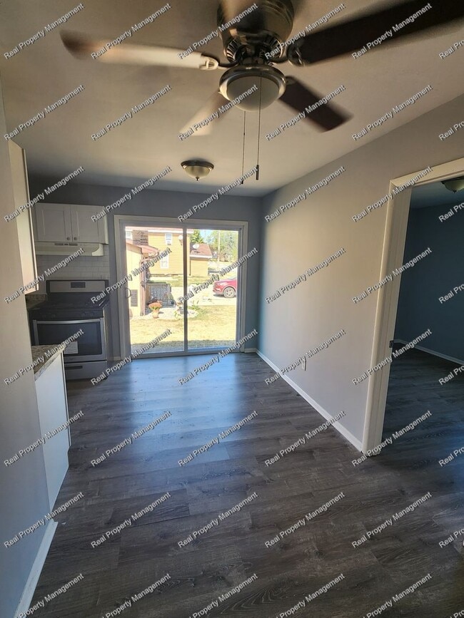 Photo - Two Bedroom Crown Point Apartment