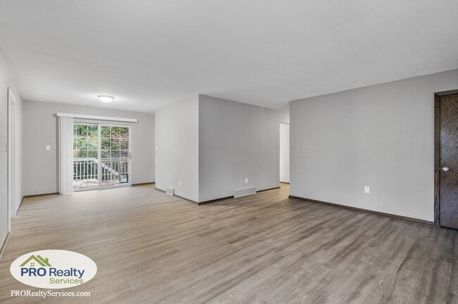 Building Photo - 5 Bedroom Home in Chisago City