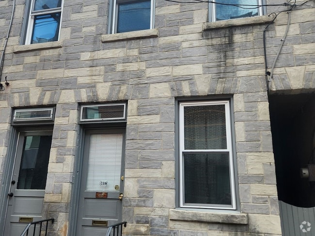 Building Photo - 36 1/2 N Water St Rental
