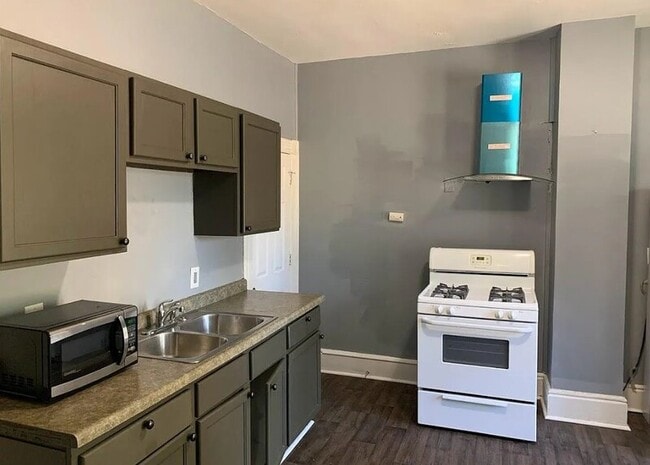 Building Photo - 289 Charles Ave Rental