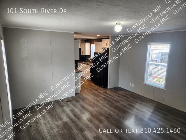 Photo - 101 S River Dr