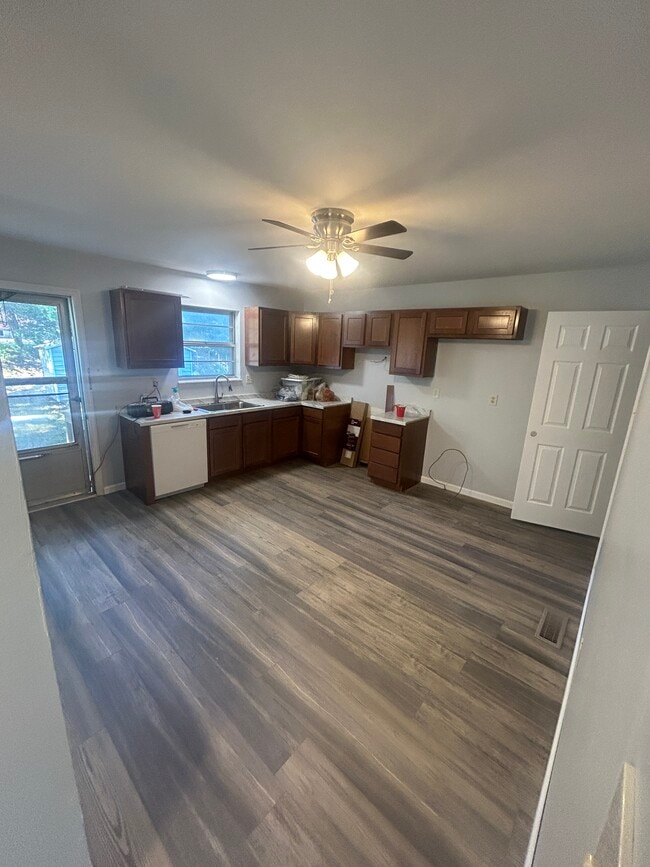 Photo - 831 Tilbury Dr