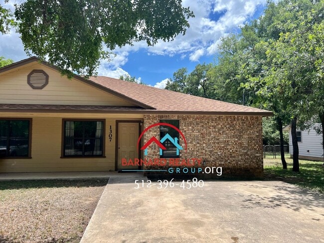 Photo - Available July 25: Well Maintained 3/2 Duplex