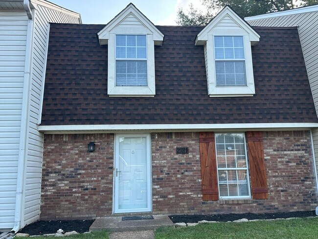 Spacious 2 bedroom, 2.5 bath townhome, new... - Spacious 2 bedroom, 2.5 bath townhome, new...