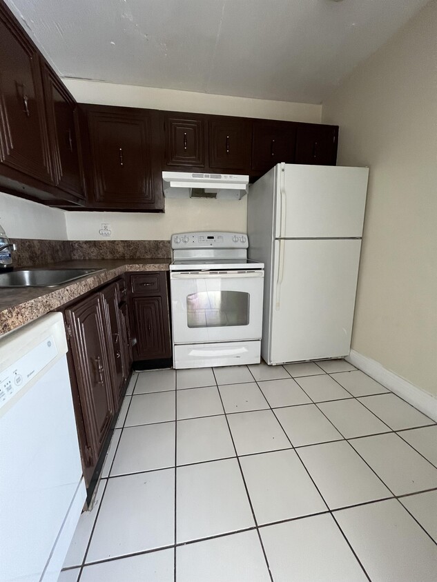 Photo - 488 NW 165th St (Miami, FL)