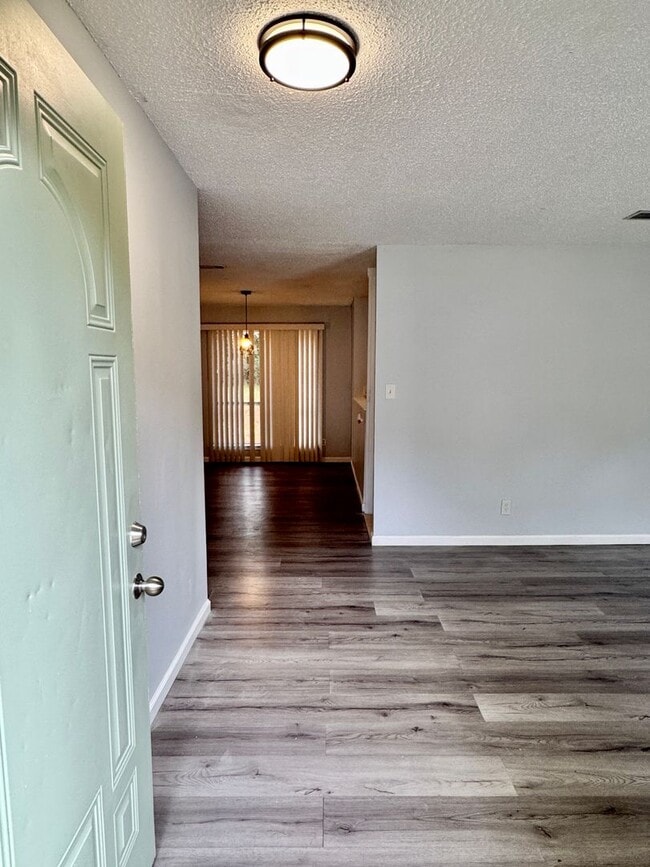 Photo - Charming 3-bedroom waiting to be yours !!