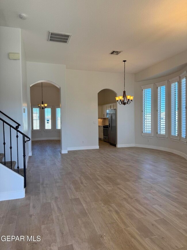 Photo - 3045 Woodhead