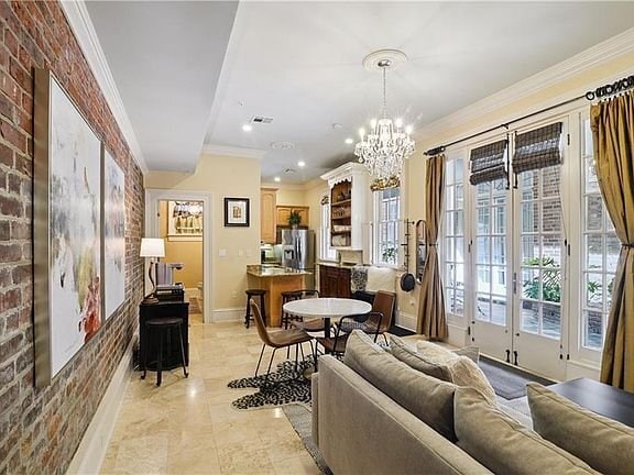 Photo - 828 St Charles Ave Unidad 11