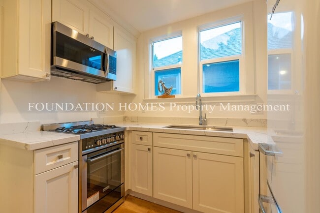 Photo - Newly Remodeled - Luxury Finishes - Downto...