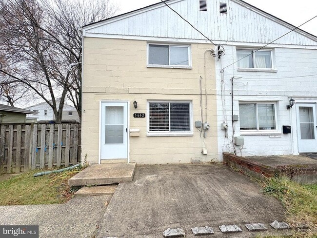 Building Photo - 5612 7th Rd S