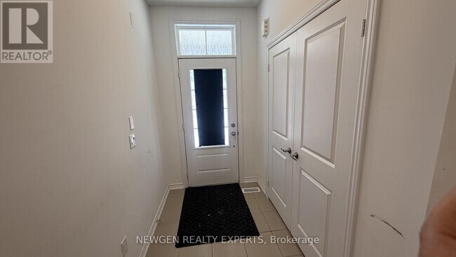 Photo - 33 MacKenzie St