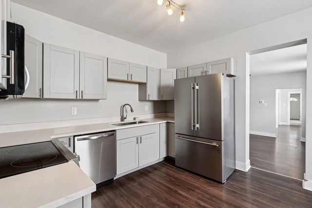 Photo - Walkable neighood hood/ Furry friends welc...