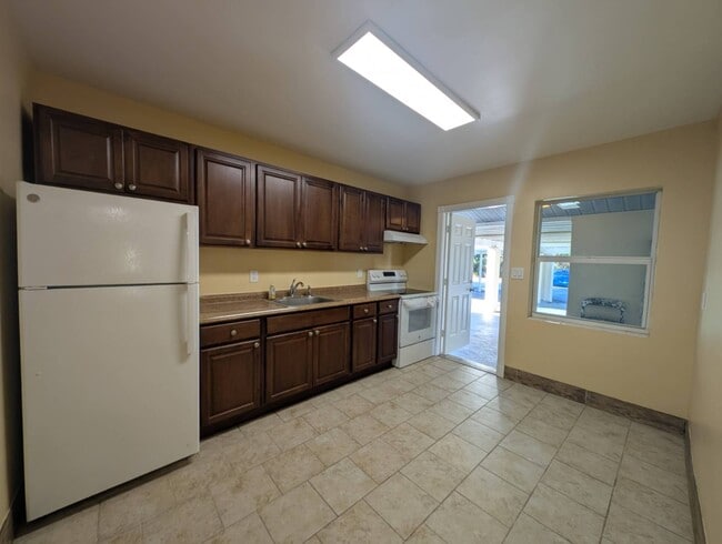 Photo - 815 NW River Shores Blvd