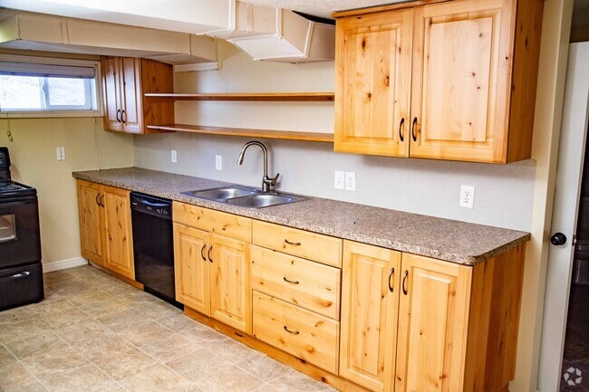 Building Photo - 71 S Orchard Dr Unit 71 South Basement Rental