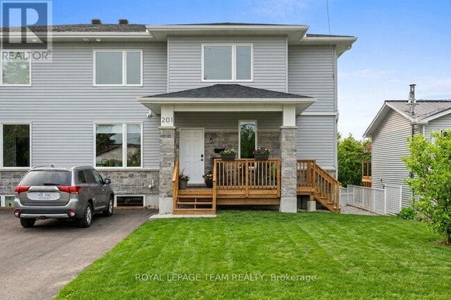 Photo - 201 Teskey St Unit B