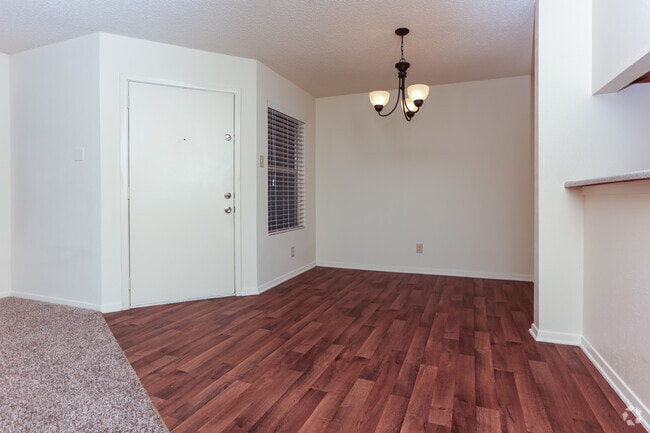1BR, 1BA - 720SF (B) - Dining Room