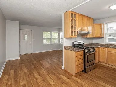 Photo - 1413 Lake St NE