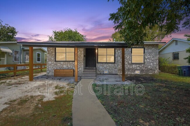 Building Photo - 2215 Hays St Rental