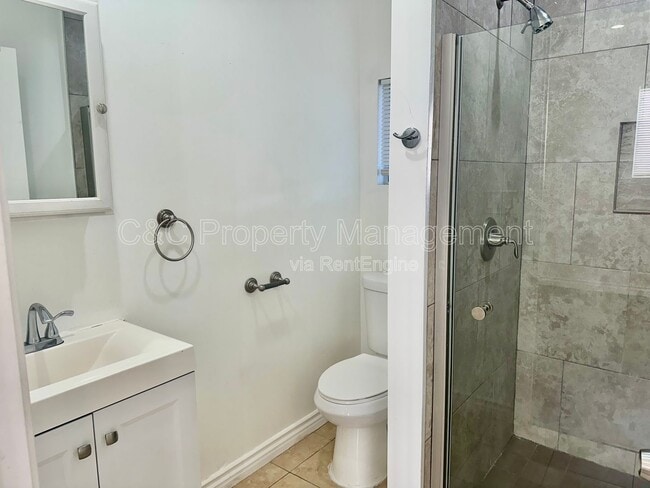 Photo - 7053 Lindley Ave