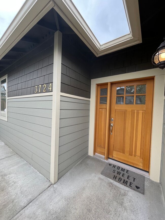 Photo - 3 Bed 2 Bath Single Story House Near Shopping and Schools