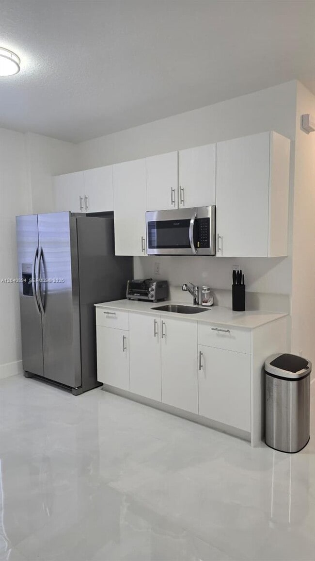 Building Photo - 2248 SE 30th St Unit 1