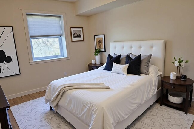 Building Photo - 100 Hague St Unit Beautiful 2 BR 1 Bath