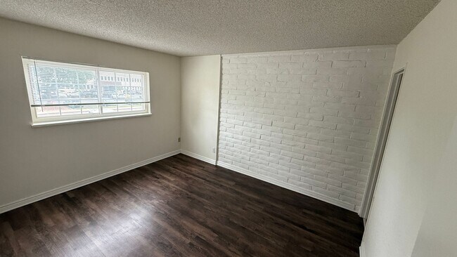 Photo - 3 Bedroom 2 Bathroom Condo Near Leetsdale and Monaco Unit 612