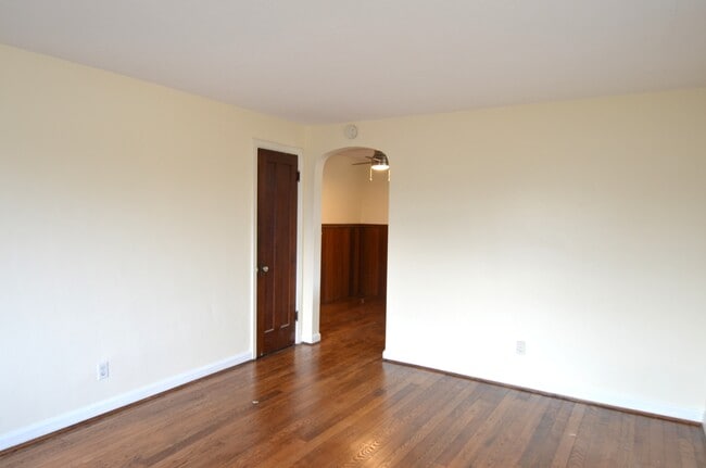 Building Photo - 2532 Williams Ave Unit 3