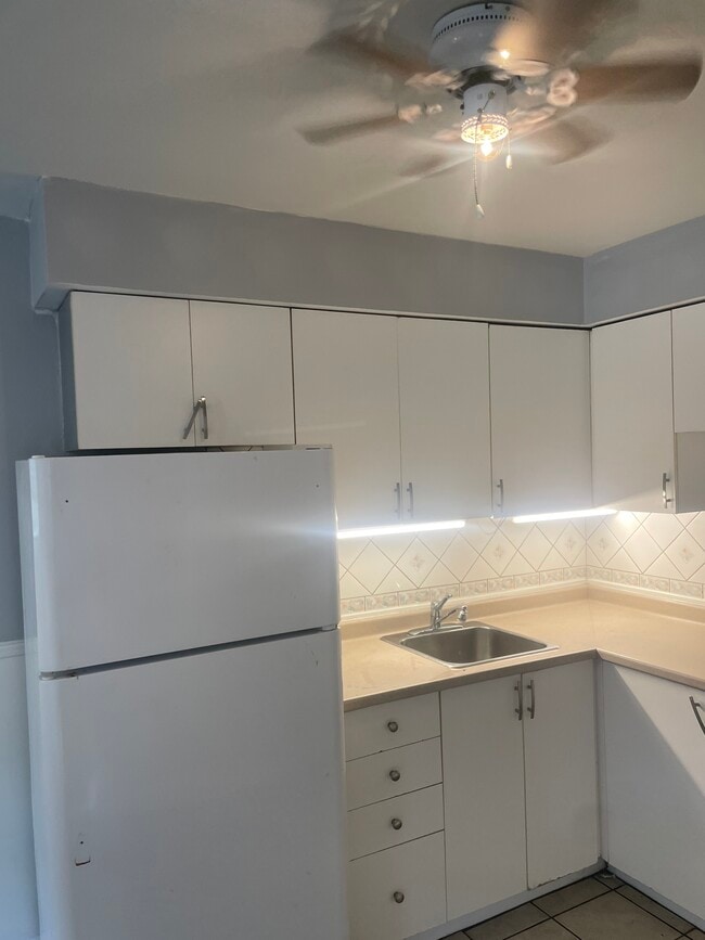 Building Photo - 332 Guelph Line Unit 6