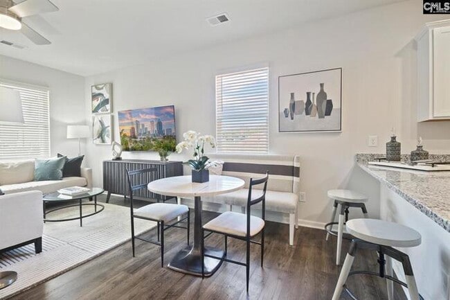 Photo - 445 Lady Liberty Wy